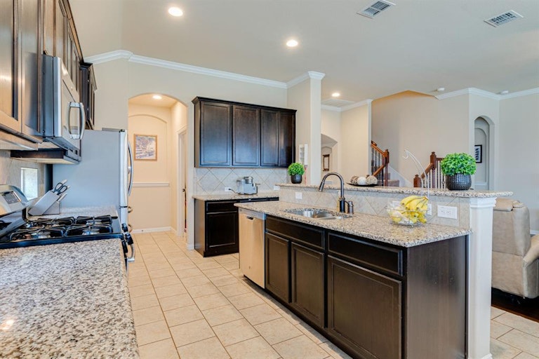 Photo 22 of 40 - 1508 Fallingwater Trl, Haslet, TX 76052