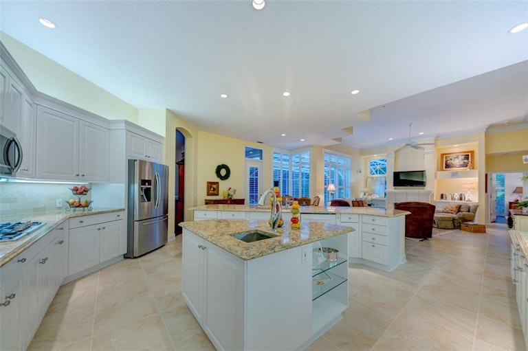 Photo 16 of 54 - 2107 Pinnacle Cir S, Palm Harbor, FL 34684