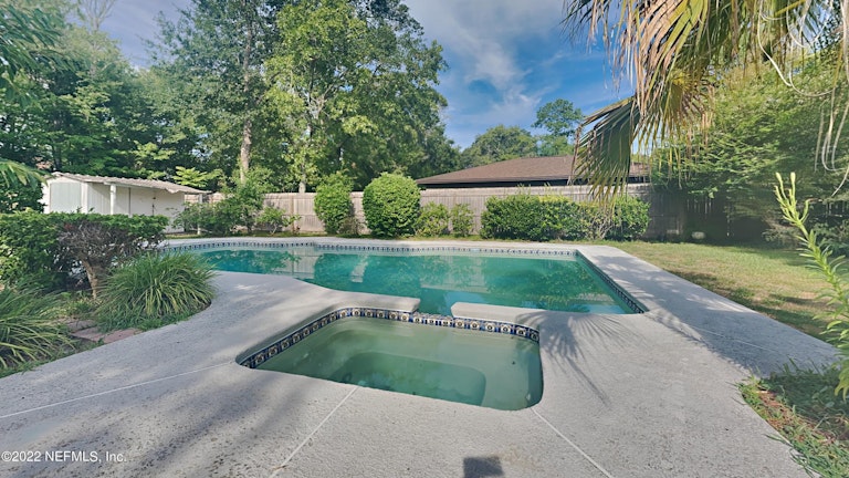 Photo 18 of 21 - 8038 Cayuga Trl S, Jacksonville, FL 32244