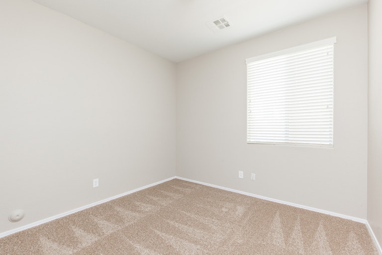 Photo 9 of 25 - 7129 W Winslow Ave, Phoenix, AZ 85043