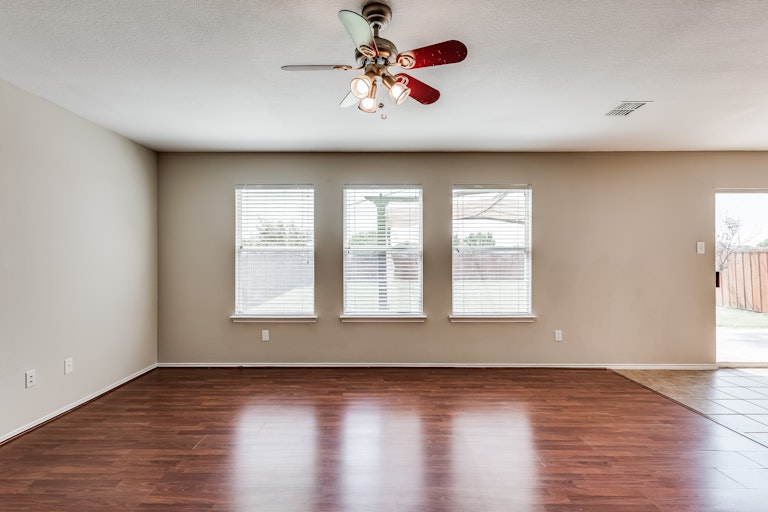 Photo 7 of 25 - 1617 Willow Way, Anna, TX 75409