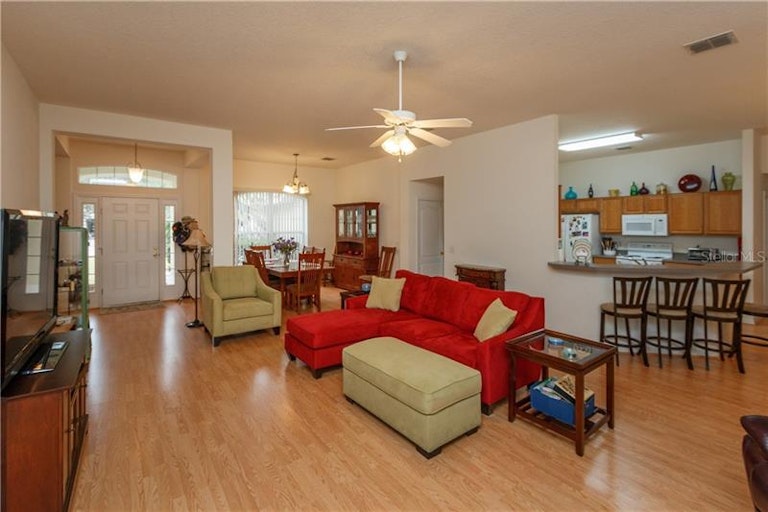 Photo 9 of 25 - 469 Newhearth Cir, Winter Garden, FL 34787
