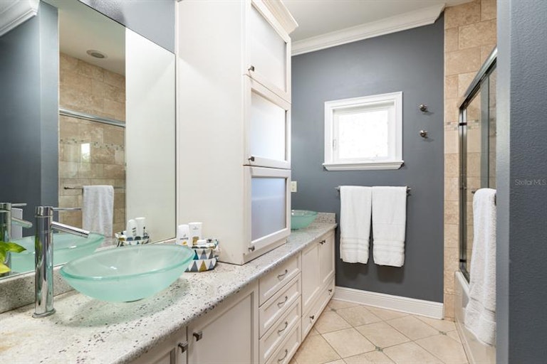 Photo 31 of 60 - 145 Bay Point Dr NE, Saint Petersburg, FL 33704