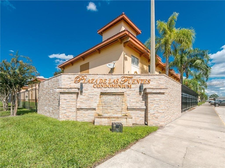 Photo 1 of 23 - 742 Ridenhour Cir #742, Orlando, FL 32809