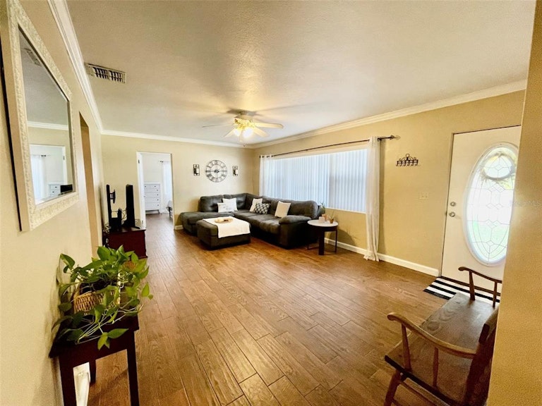 Photo 13 of 23 - 550 E Thelma St, Lake Alfred, FL 33850