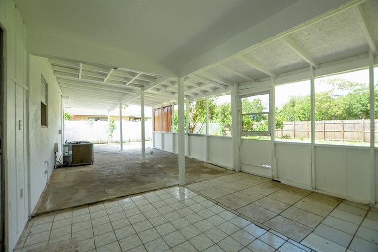 Photo 24 of 39 - 604 Deauville Ct, Kissimmee, FL 34758