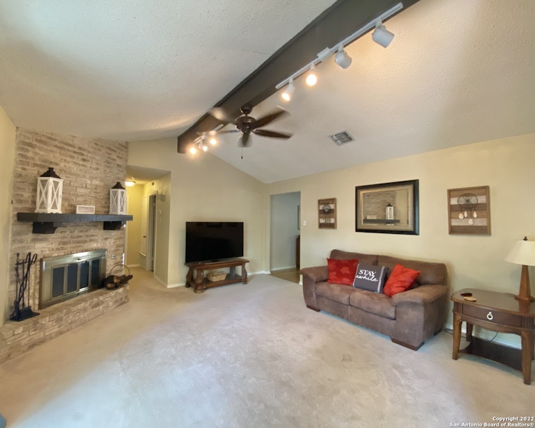 Photo 9 of 24 - 15035 Misty Bnd, San Antonio, TX 78217