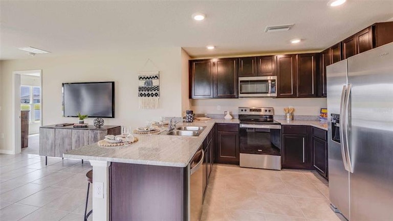 Photo 6 of 11 - 3227 Hilltop Cir, Bradenton, FL 34211