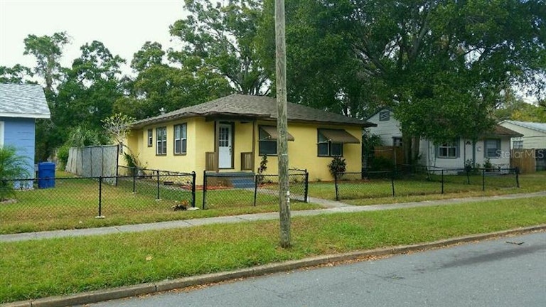 Photo 15 of 16 - 2435 10th St S, Saint Petersburg, FL 33705