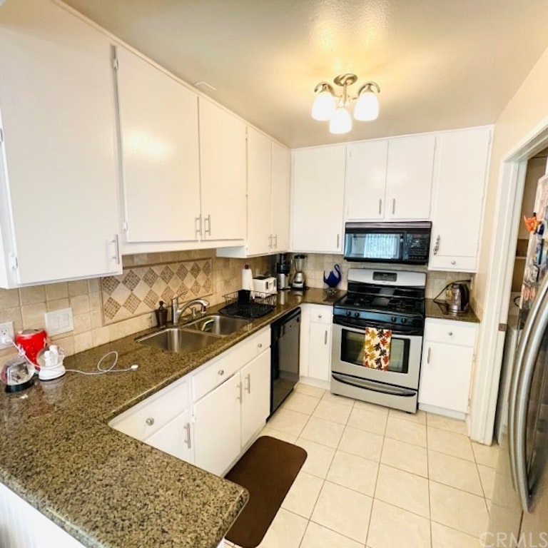 Photo 6 of 24 - 267 S Camino De Naranjas, Anaheim, CA 92807