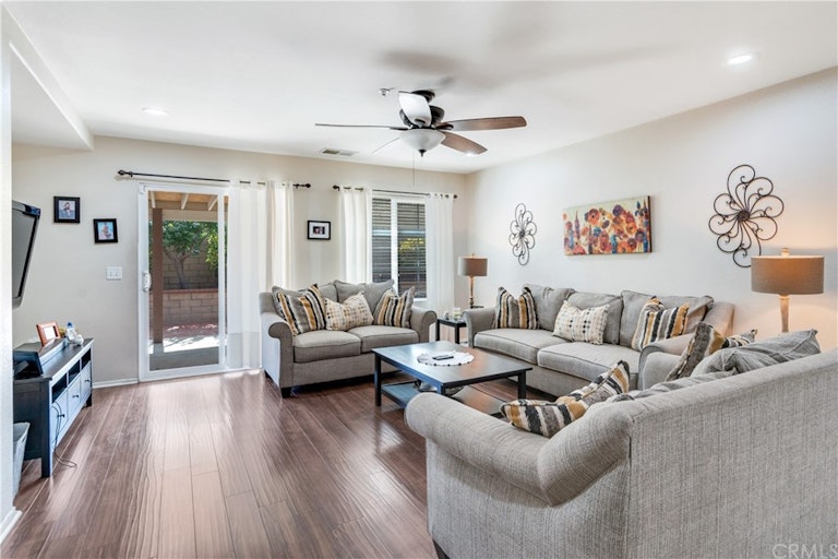Photo 15 of 28 - 6112 Firestone Dr, Fontana, CA 92336