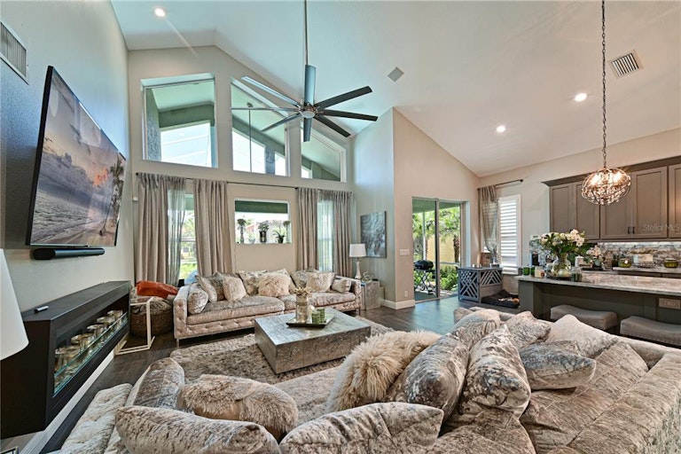 Photo 12 of 51 - 304 9th Ave E, Palmetto, FL 34221