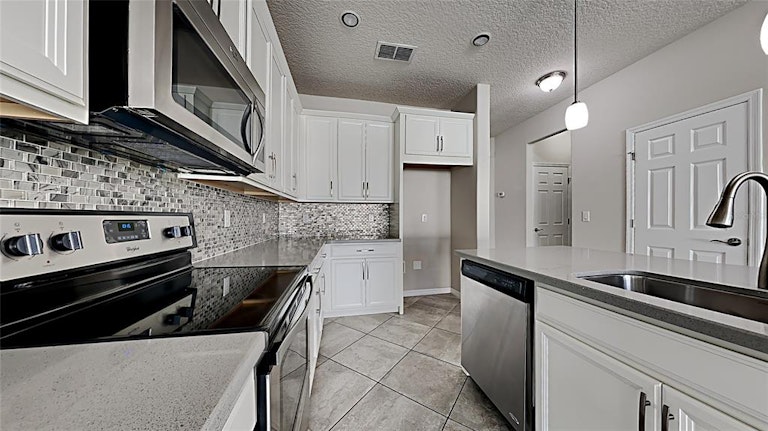 Photo 4 of 22 - 2552 Folio Way, Kissimmee, FL 34741