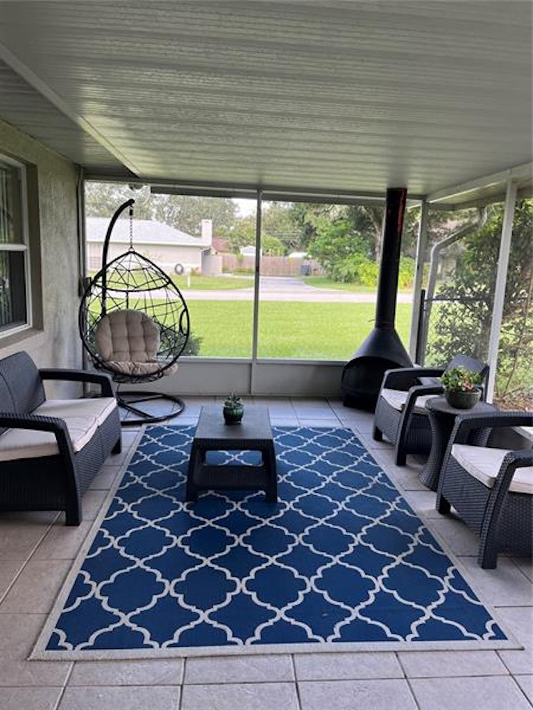 Photo 9 of 37 - 918 Mikasuki Dr, Lakeland, FL 33813