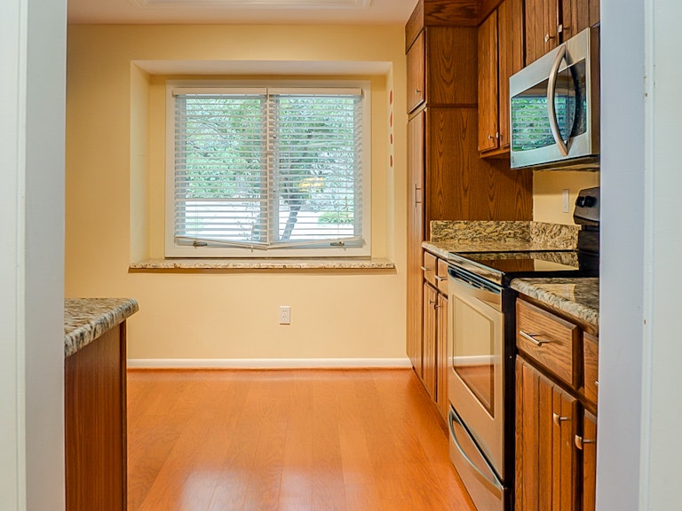 Photo 6 of 30 - 4405 Sunburst Ct, Raleigh, NC 27613