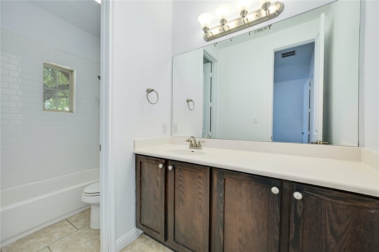 Photo 21 of 31 - 1008 Winding Way Dr, Georgetown, TX 78628