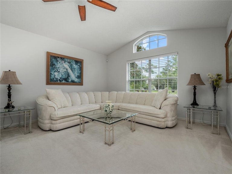 Photo 4 of 40 - 1026 Lake Davenport Blvd, Davenport, FL 33897