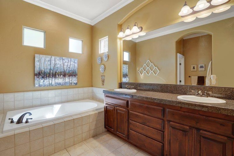 Photo 21 of 58 - 600 Barcelona Ct, Roseville, CA 95747