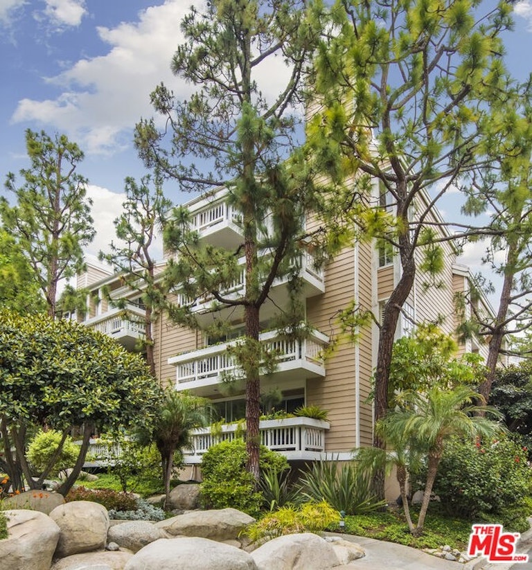 Photo 30 of 41 - 4342 Redwood Ave Unit C308, Marina Del Rey, CA 90292