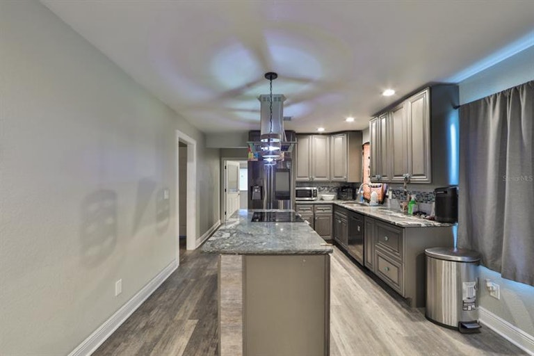 Photo 8 of 25 - 1138 Belleair Rd, Clearwater, FL 33756