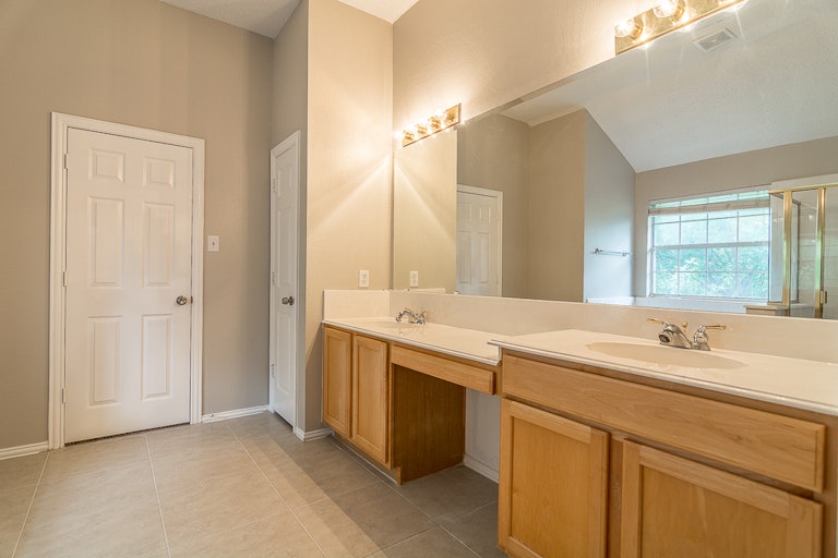 Photo 23 of 34 - 3521 Woodson Dr, McKinney, TX 75070