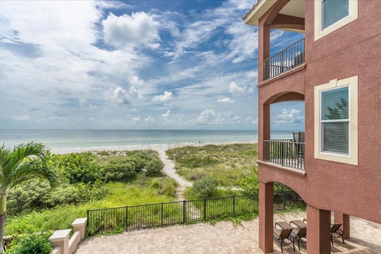Photo 29 of 58 - 9548 W Gulf Blvd, Treasure Island, FL 33706