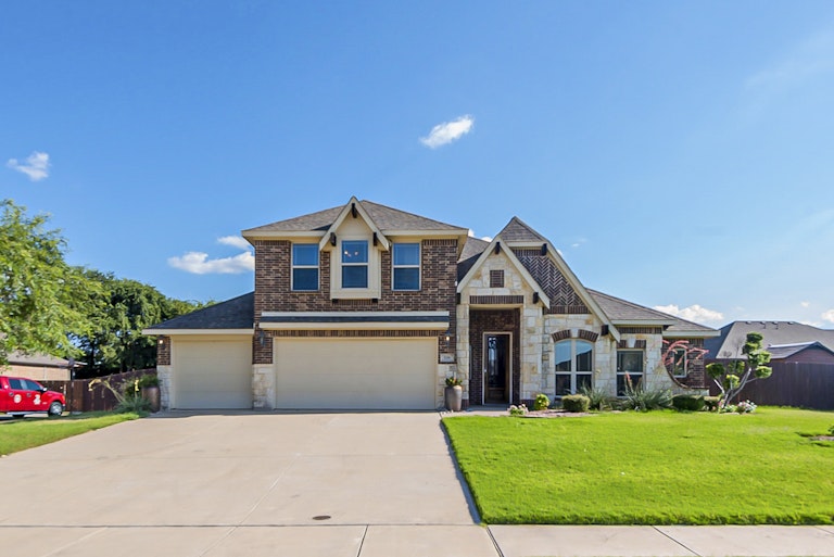 Photo 4 of 32 - 1110 Safrano St, Midlothian, TX 76065