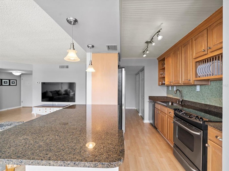 Photo 16 of 60 - 660 Island Way #502, Clearwater Beach, FL 33767