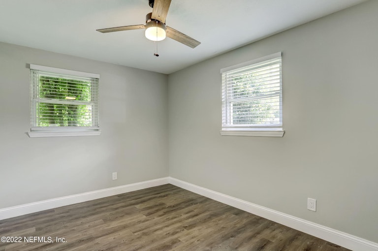 Photo 29 of 50 - 6919 Tampico Rd S, Jacksonville, FL 32244