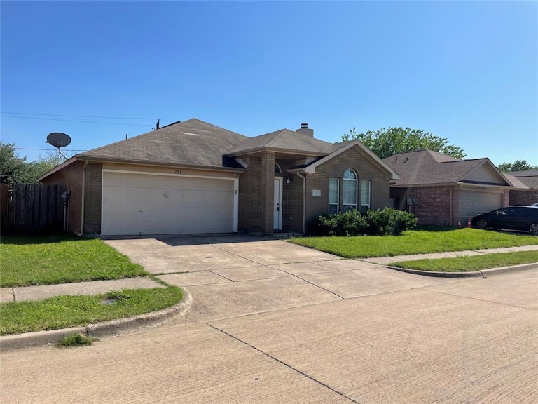 Photo 2 of 18 - 751 Rachel St, Grand Prairie, TX 75052