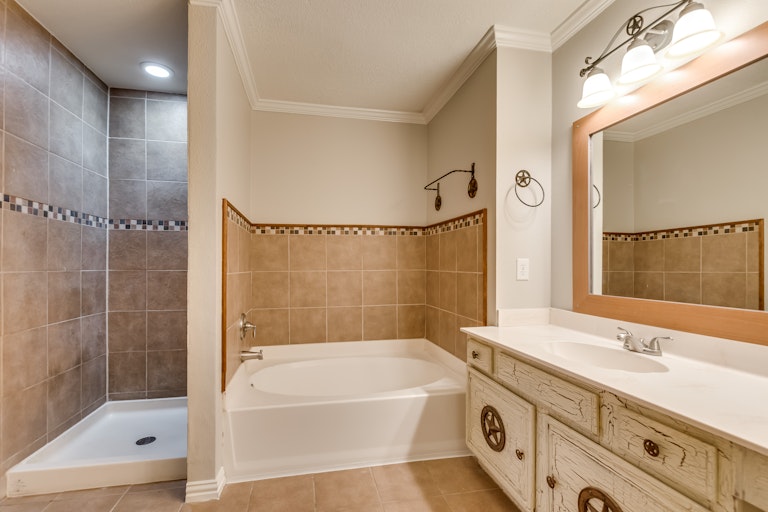 Photo 17 of 26 - 2508 Hidden Springs Dr, Mesquite, TX 75181