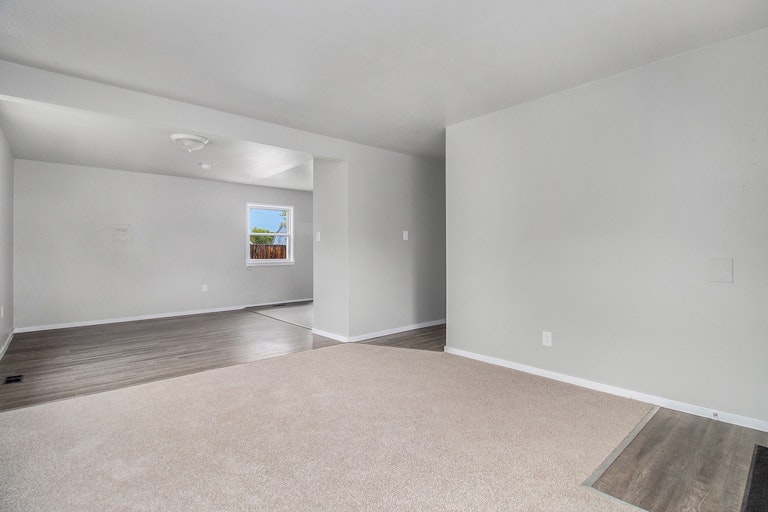 Photo 9 of 19 - 2121 E 89th Ave, Thornton, CO 80229
