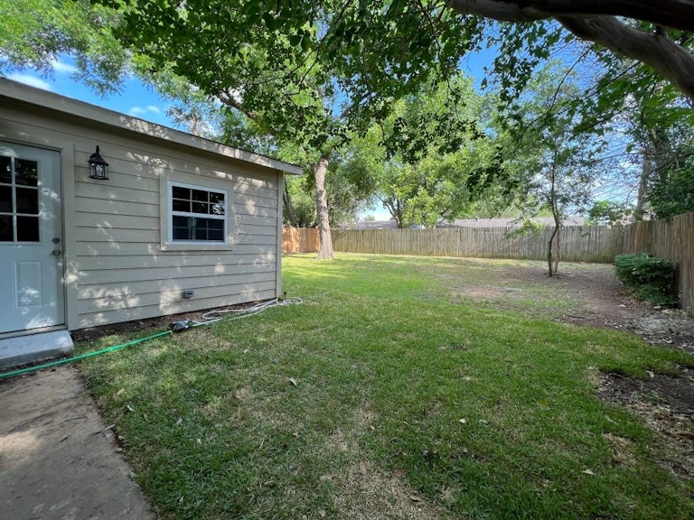 Photo 26 of 27 - 2038 Pebblebrook Trl, Irving, TX 75060