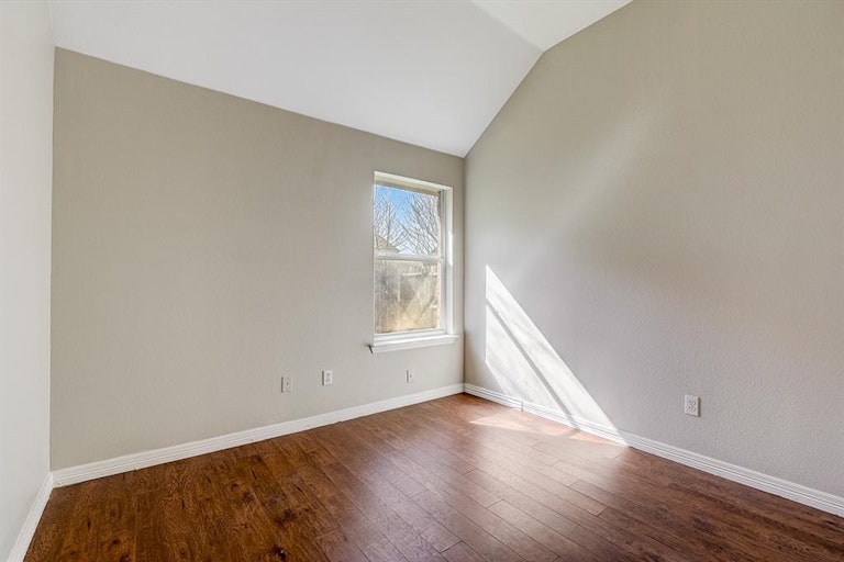 Photo 19 of 30 - 5826 Emily Ct, Midlothian, TX 76065