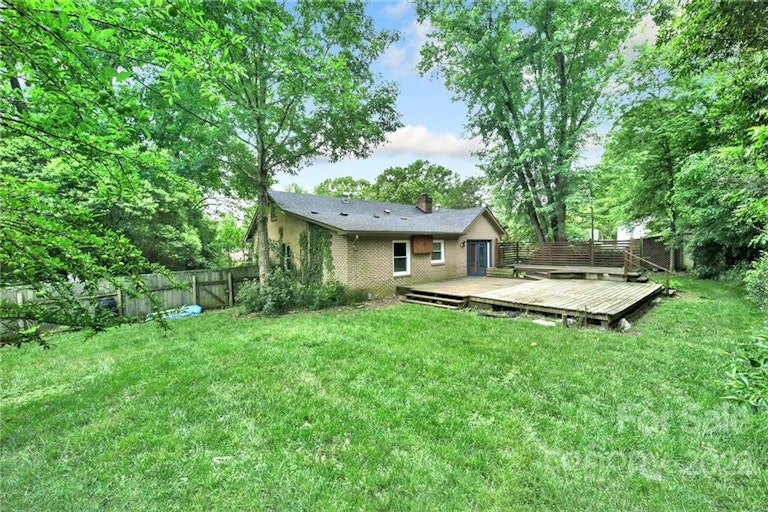 Photo 25 of 29 - 9023 Nottoway Dr, Charlotte, NC 28213