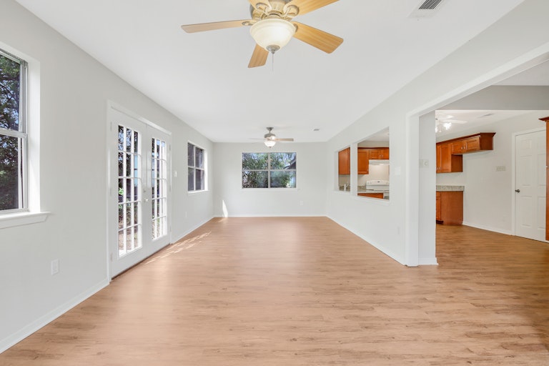 Photo 9 of 25 - 2233 Biscayne Dr W, Irving, TX 75060