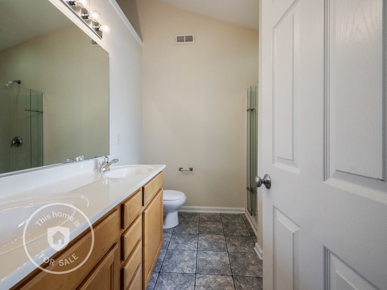 Photo 16 of 26 - 8108 Rolling Glenn Dr, Raleigh, NC 27616