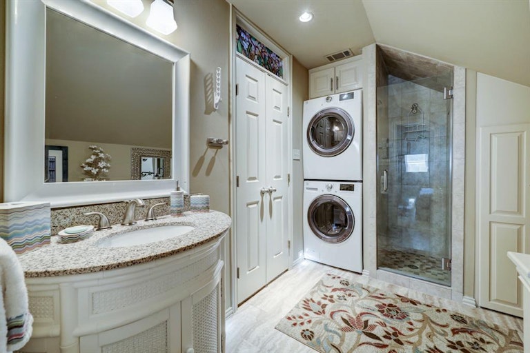 Photo 27 of 36 - 1518 Pine Chase Dr, Houston, TX 77055