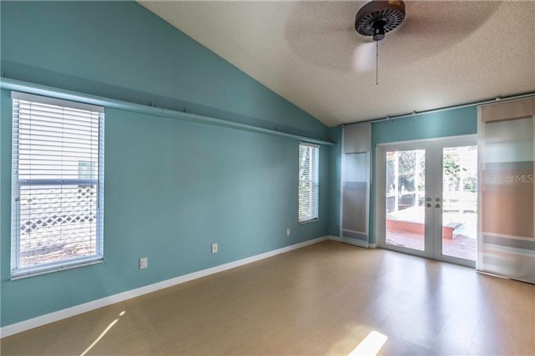 Photo 5 of 25 - 16618 Vallely Dr, Tampa, FL 33618