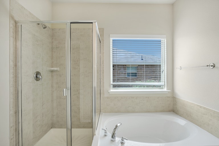 Photo 18 of 28 - 2020 Stonewood Dr, Lancaster, TX 75134