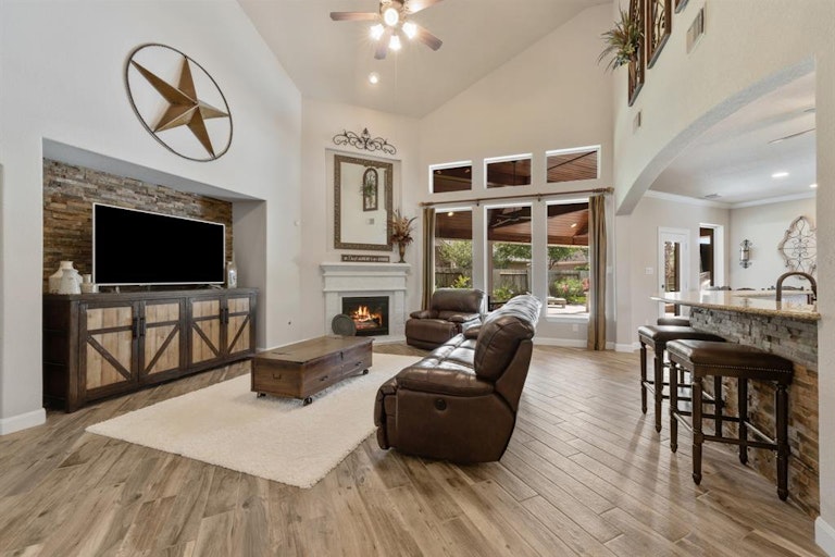 Photo 8 of 39 - 333 Grand Creek Dr, League City, TX 77573