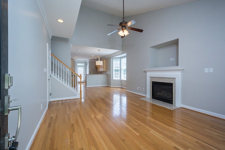 Photo 3 of 16 - 6010 Four Townes Ln, Raleigh, NC 27616