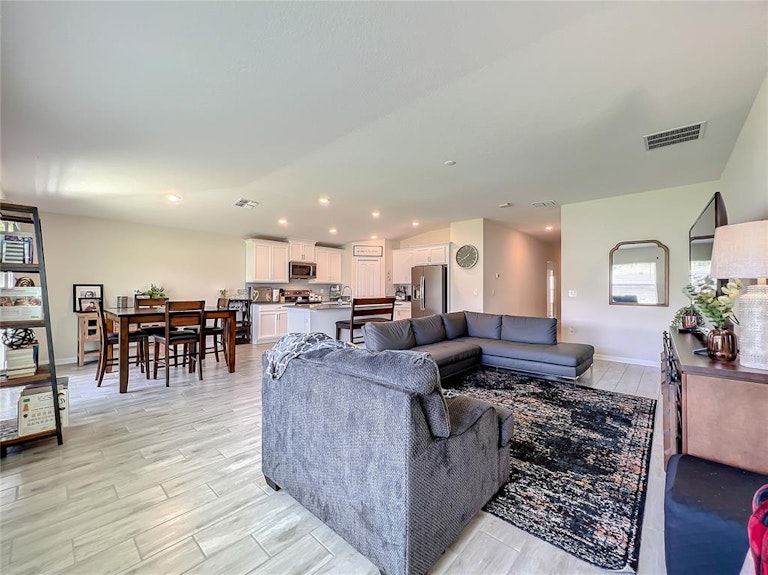 Photo 18 of 55 - 112 White Horse Way, Groveland, FL 34736
