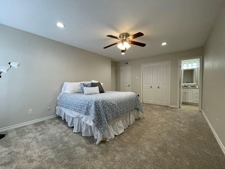Photo 10 of 21 - 5832 Sandhurst Ln Unit B, Dallas, TX 75206