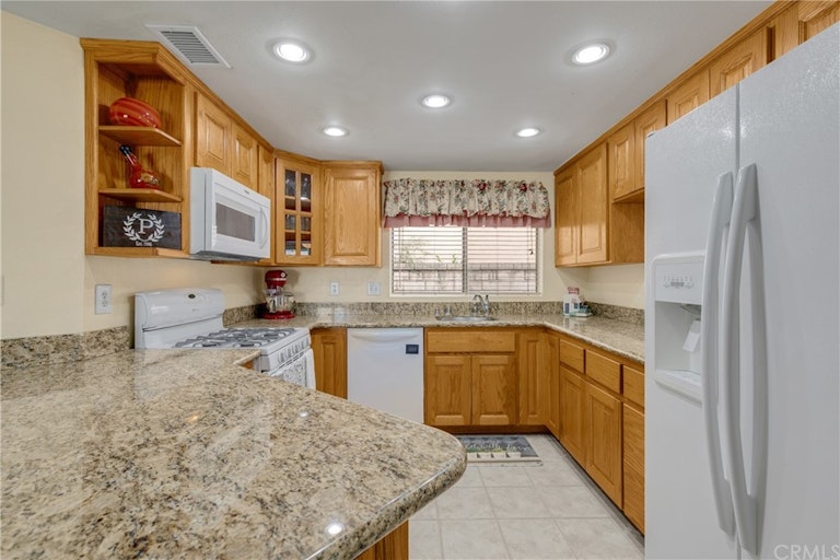 Photo 13 of 45 - 1264 Dunham Ln, Placentia, CA 92870