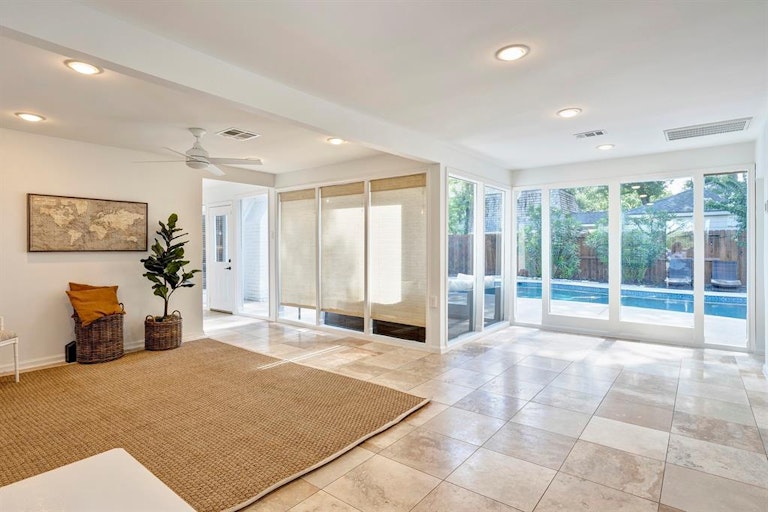 Photo 18 of 34 - 13519 Westport Ln, Houston, TX 77079