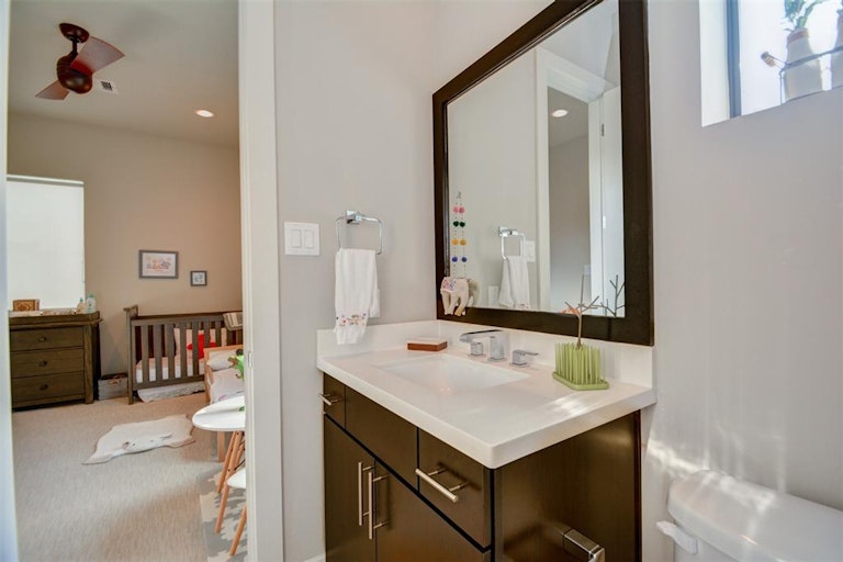 Photo 30 of 49 - 5638 Petty St Unit C, Houston, TX 77007