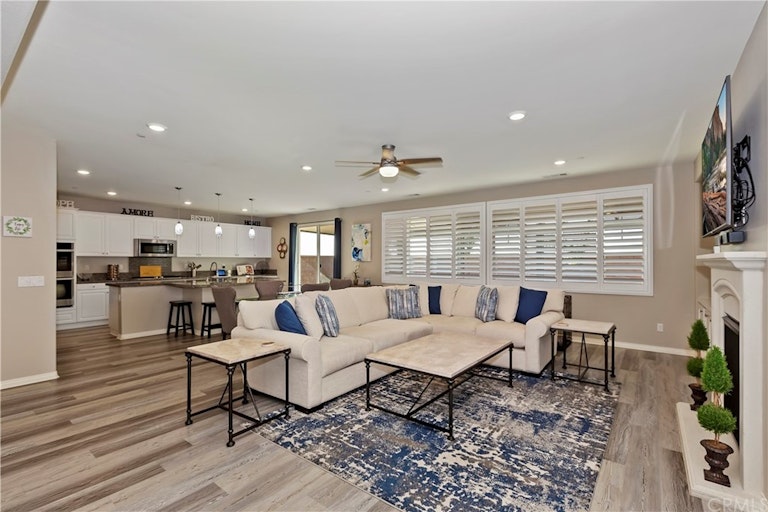 Photo 13 of 50 - 5120 Armendarez Ln, Fontana, CA 92336