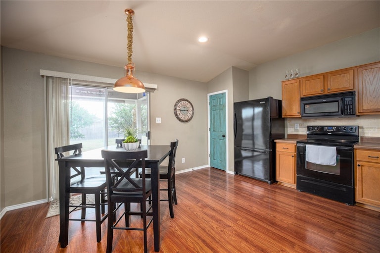 Photo 12 of 40 - 376 Solitaire Path, New Braunfels, TX 78130