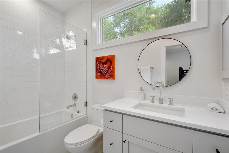 Photo 33 of 40 - 5001 Rollingwood Dr, West Lake Hills, TX 78746